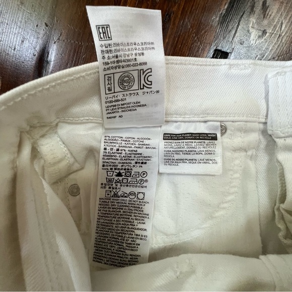 Levi’s pre-loved no flaws white denim stretch 4” inch inseam shorts size 28 - Picture 7 of 7